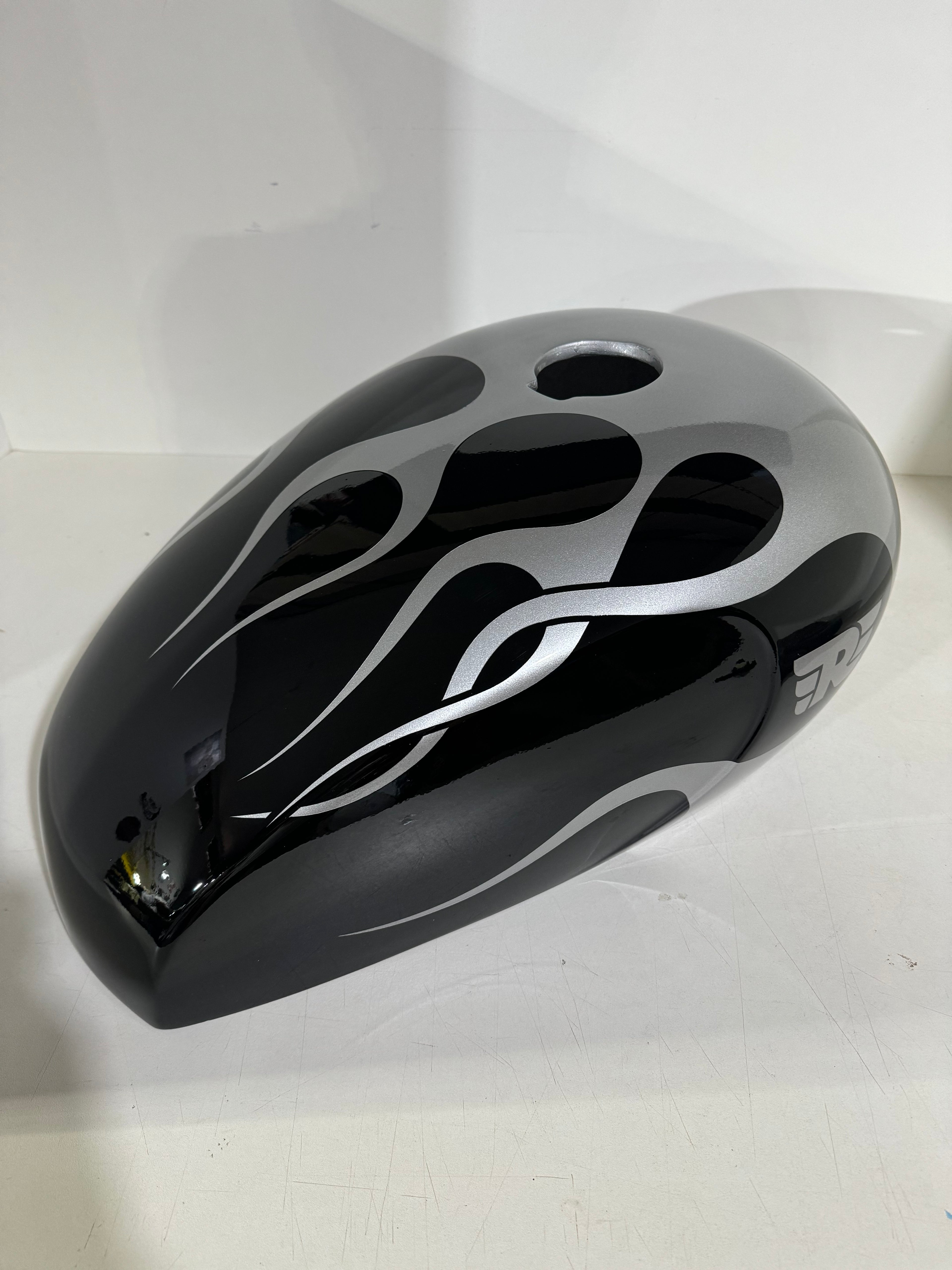 EREZHABI SILVER FLAMES - Iron - SimonKustom