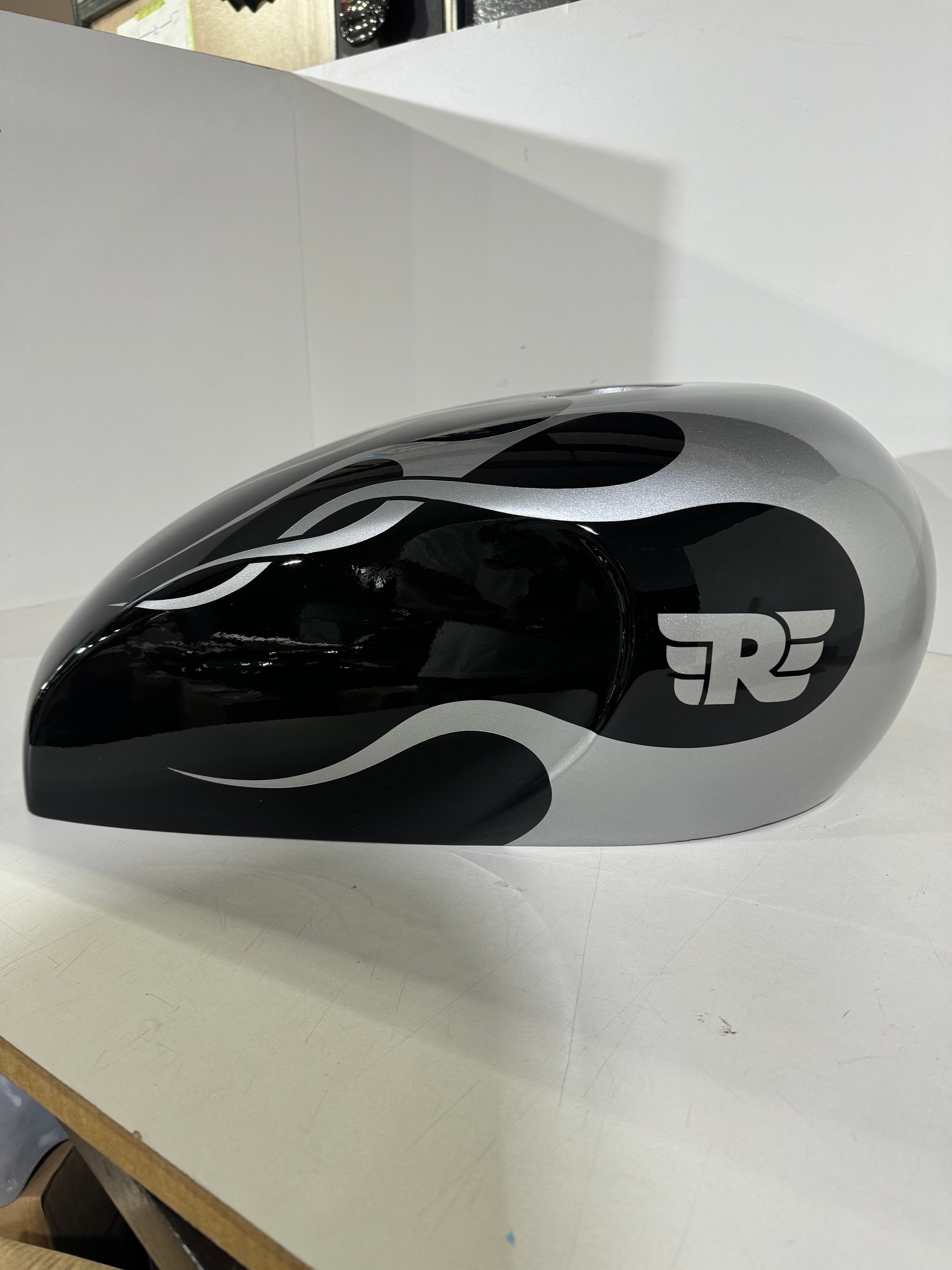 EREZHABI SILVER FLAMES - Iron - SimonKustom
