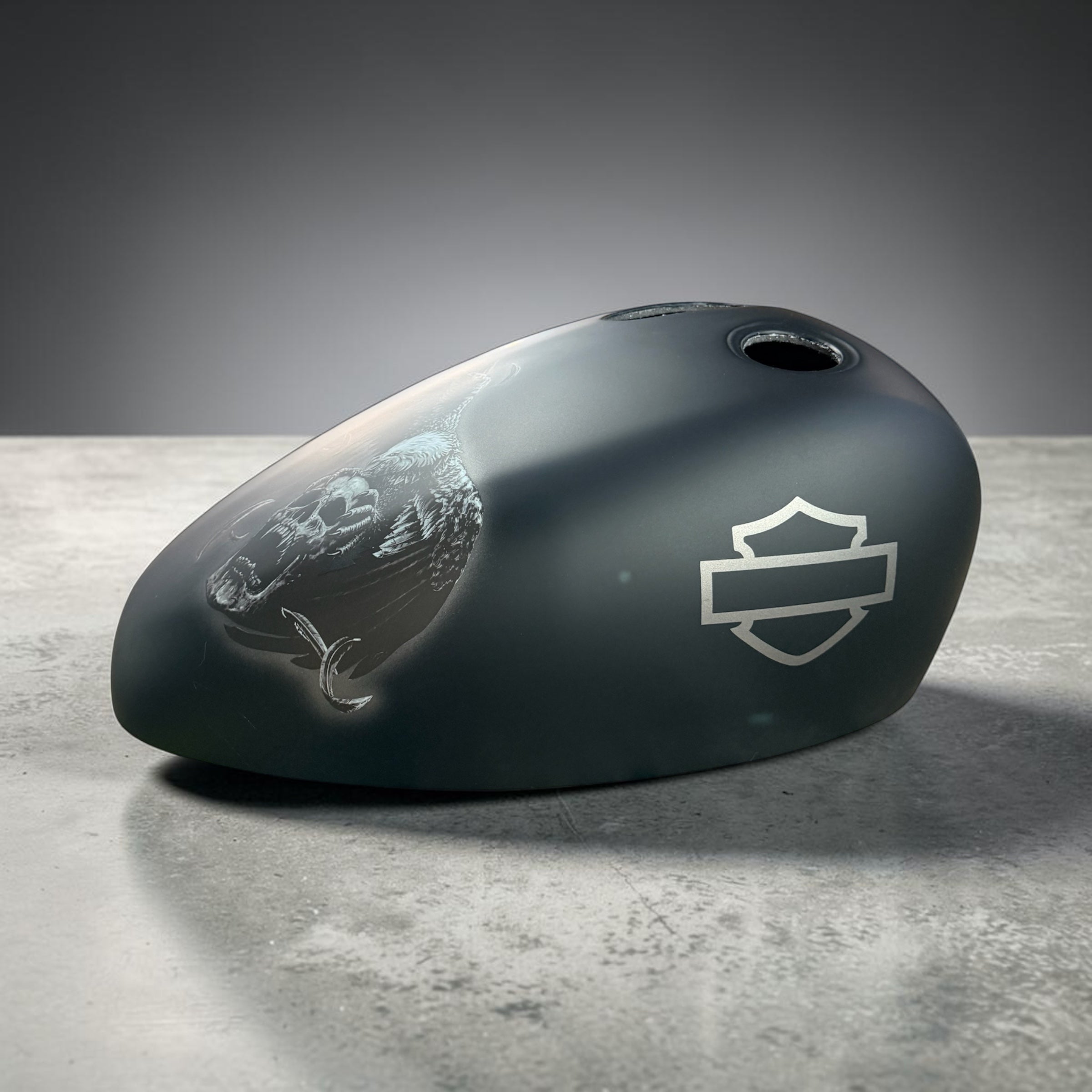 サイモンカスタム　Simonkustom Classic Milano Tank Covers – SimonKustom